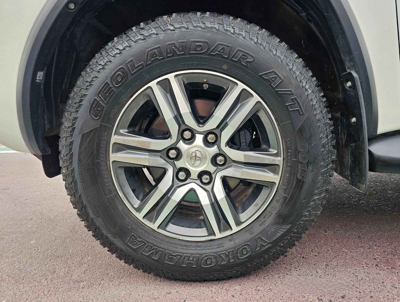 Toyota Fortuner EXR / V4/ 4WD/ DVD REAR CAMERA/ LEATHER SEATS/ ORG MILEAGE/ 1189 MONTHLY /LOT#98021