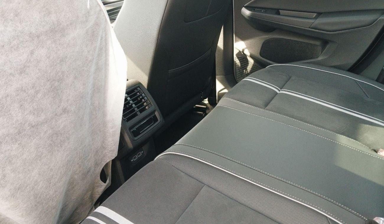 Volkswagen Golf Volkswagen Golf R Line 1.4L TSi Petrol 2024YM | Export Price