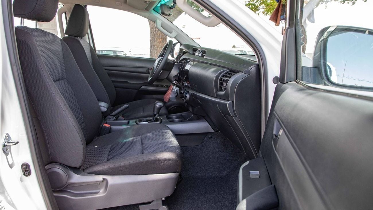 تويوتا هيلوكس DLX 2.4L DOUBLE CAB BASIC A/T