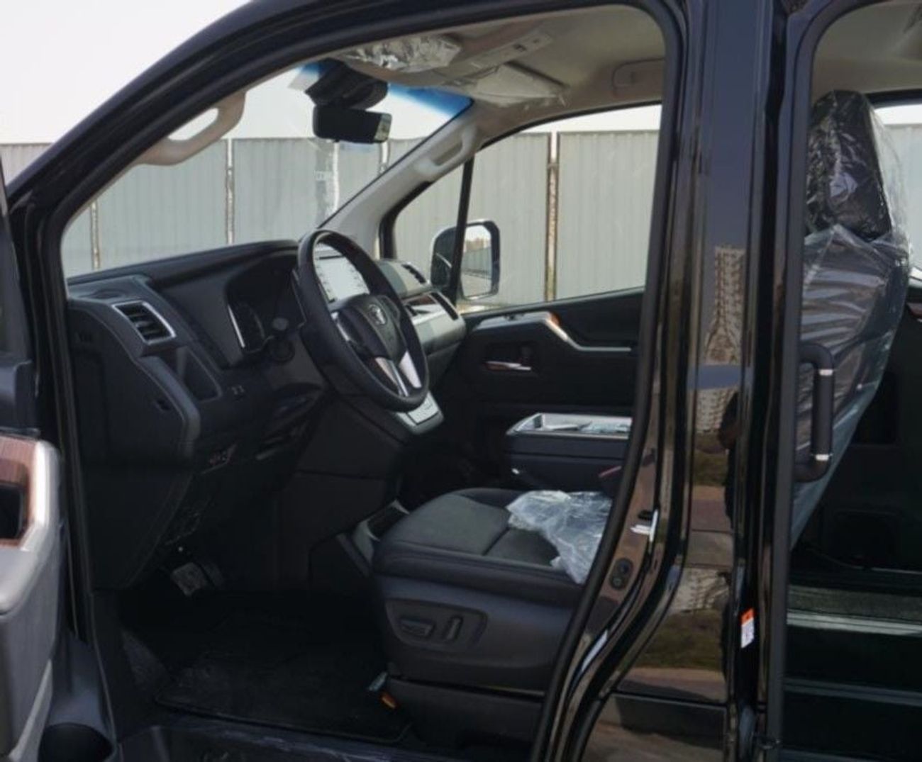 تويوتا جرافينا NEW TOYOTA GRANVIA 3.5L PREMIUM A/T 2025