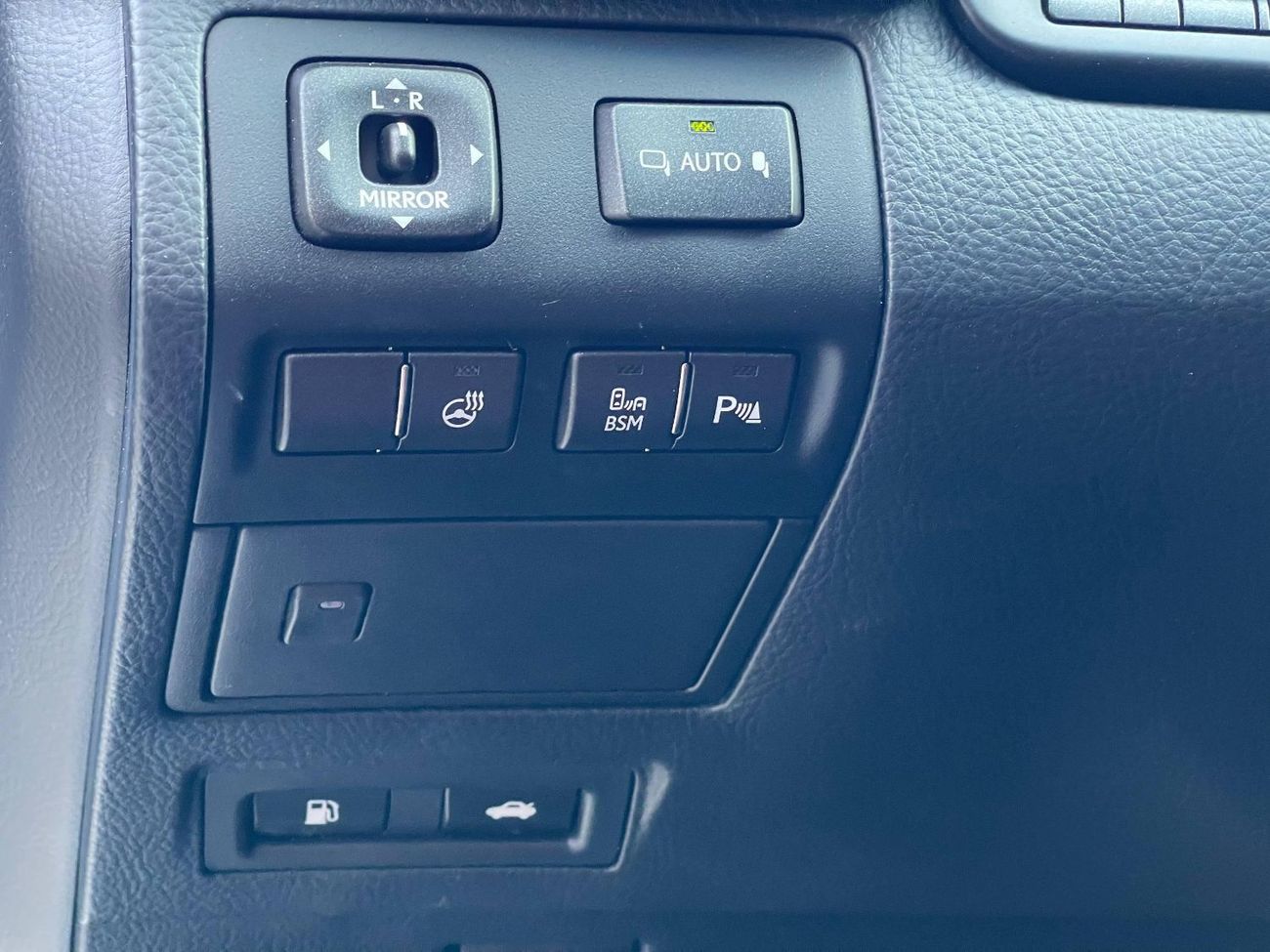 لكزس LS 460 محرك V8 سعة 4.6 لتر / F-SPORT / ممشى قليل / جنوط مقاس 19 بوصة / نقطة عمياء / مقاعد كبيرة / بحالة ممت