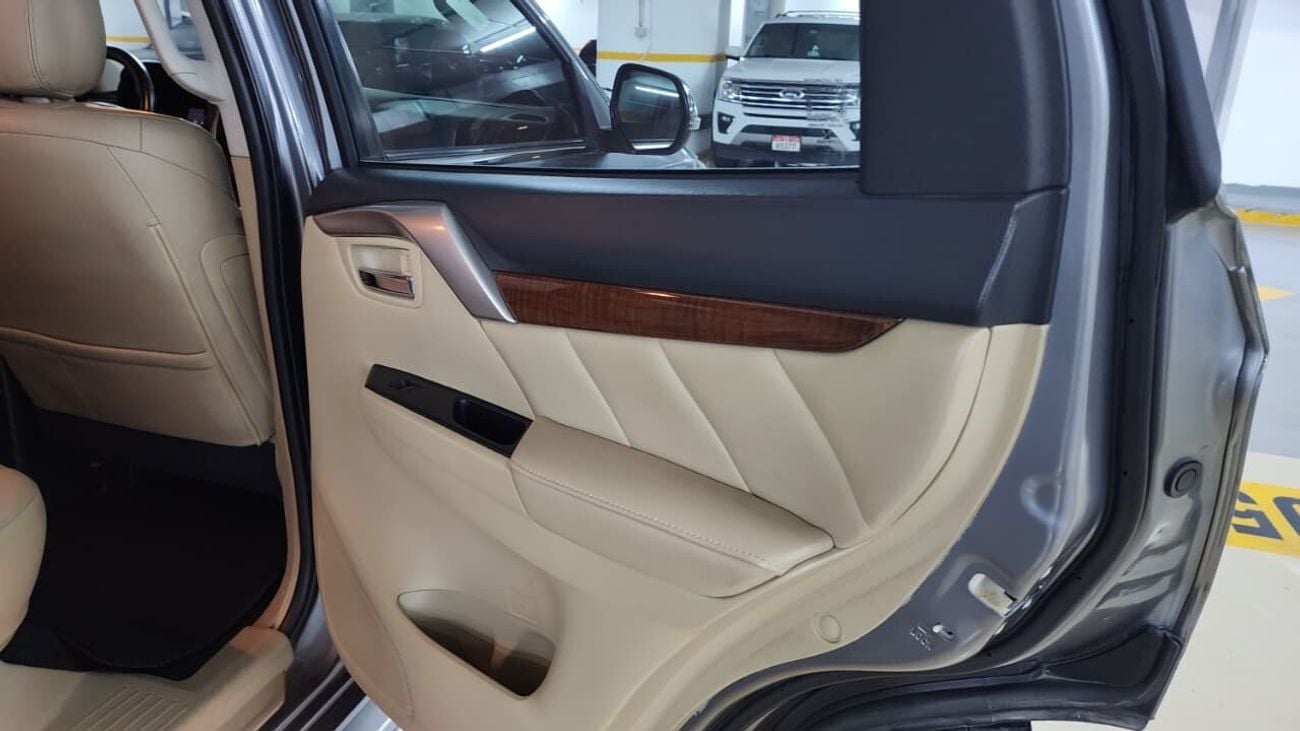 ميتسوبيشي مونتيرو سبورت GLS Premium 3.0L (7 Seater)