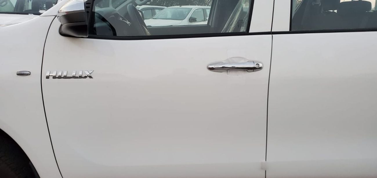 تويوتا هيلوكس double cabin 2.4 Diesel ,,,4X4,,, white color Black interior 2026 Basic option