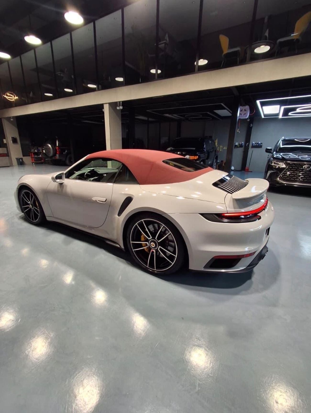 بورش 911 Turbo S 3.8L (640 HP) Convertible