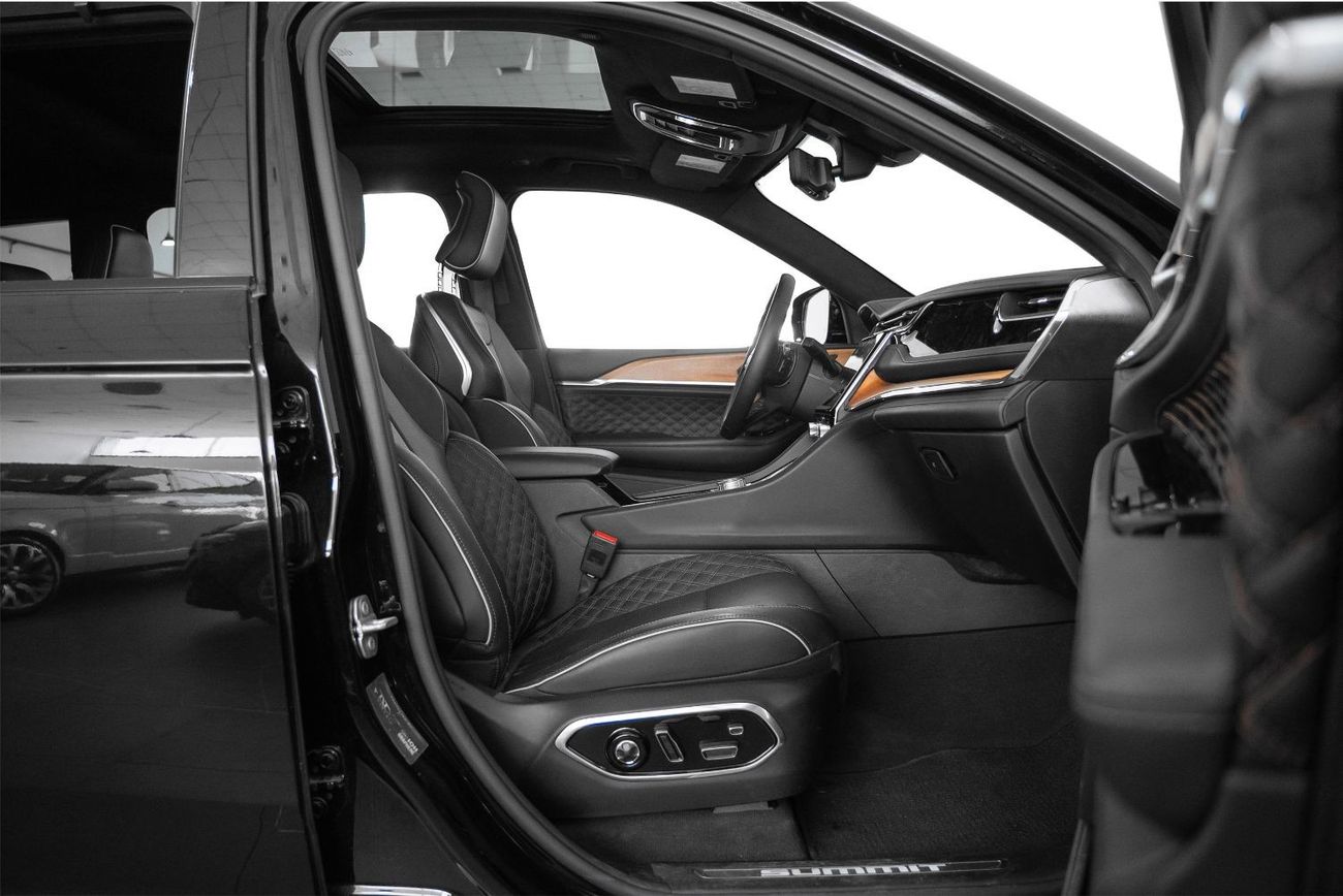 Jeep Grand Cherokee Summit 3.6L Summit 5.7L