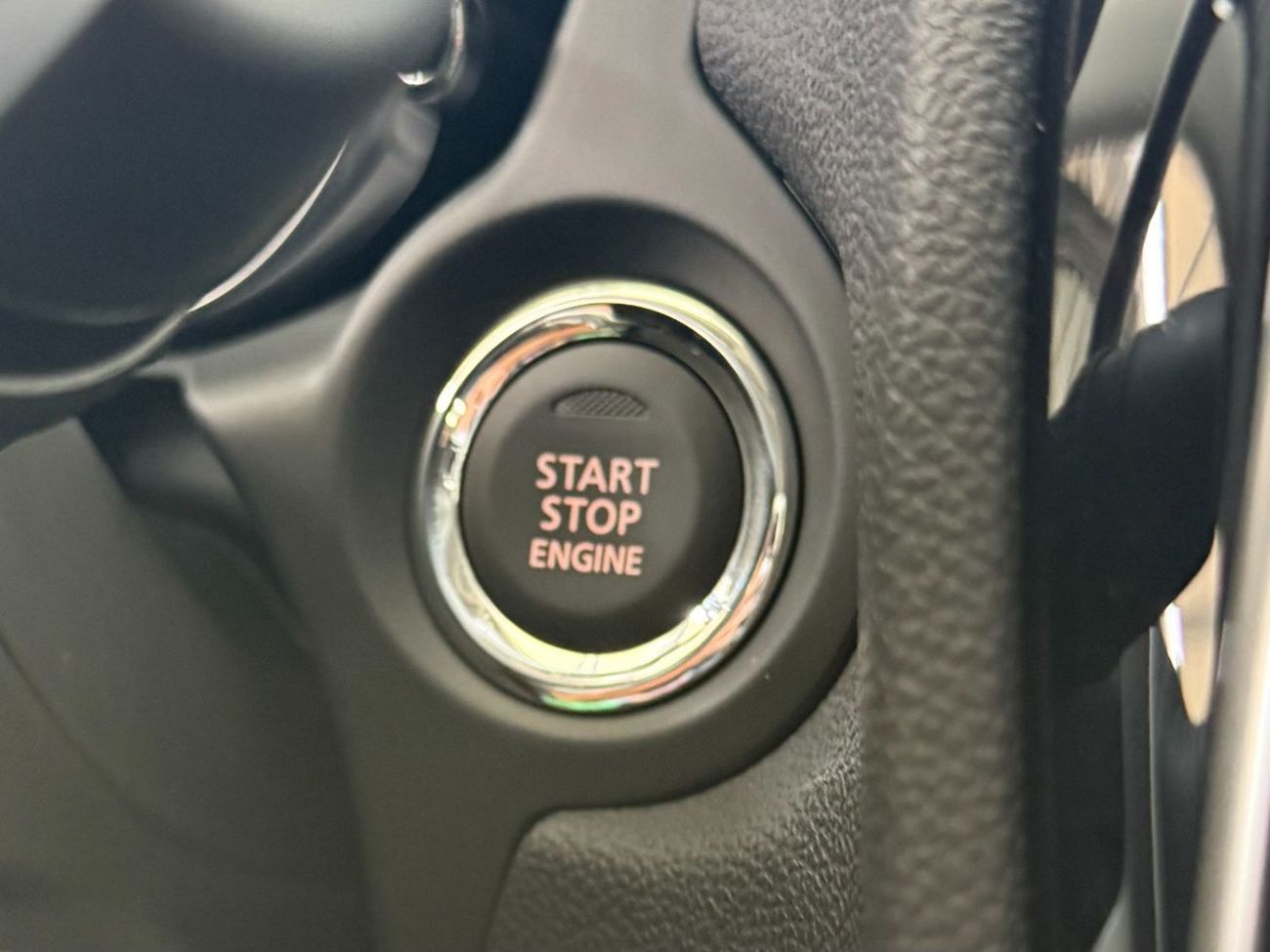 ميتسوبيشي ASX 2.0 LUXURY 4WD PANORAMA **EXPORT ONLY**التصدير فقط خارج الخليج***