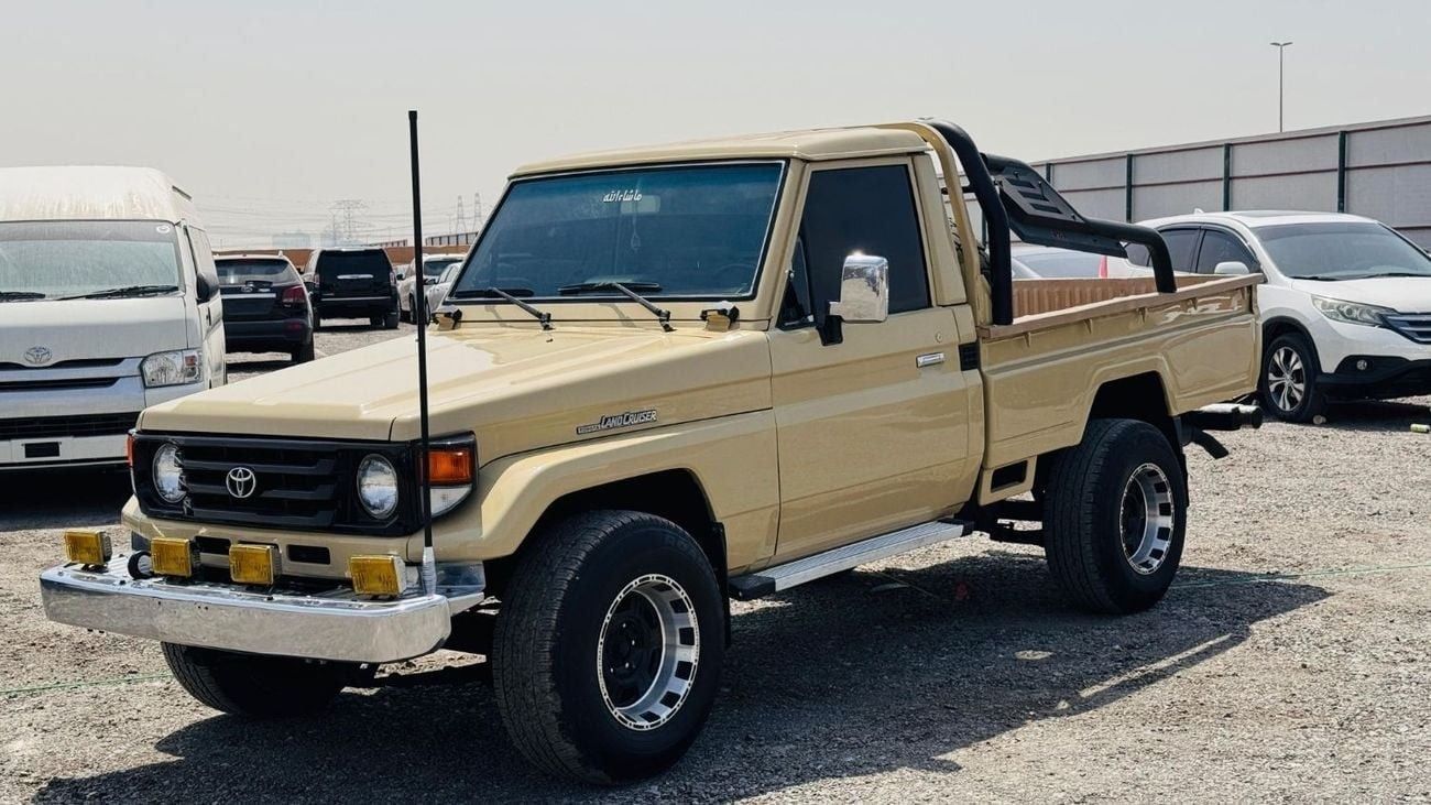 Toyota Land Cruiser Pick Up SINGLE CABIN | MANUAL TRANSMISSION | LHD | 4.5L PETROL ENGINE | 1995 | 4 X 4 | SPORTS BAR