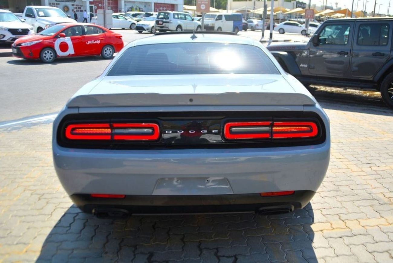 Dodge Challenger SXT Plus 3.6L