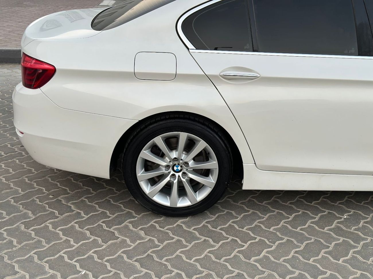 BMW 528i Exclusive 2.0L