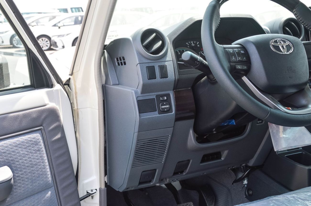 Toyota Land Cruiser 70 TOYOTA LAND CRUISER 76 4.0L 4WD MT 5DOOR SUV 2025