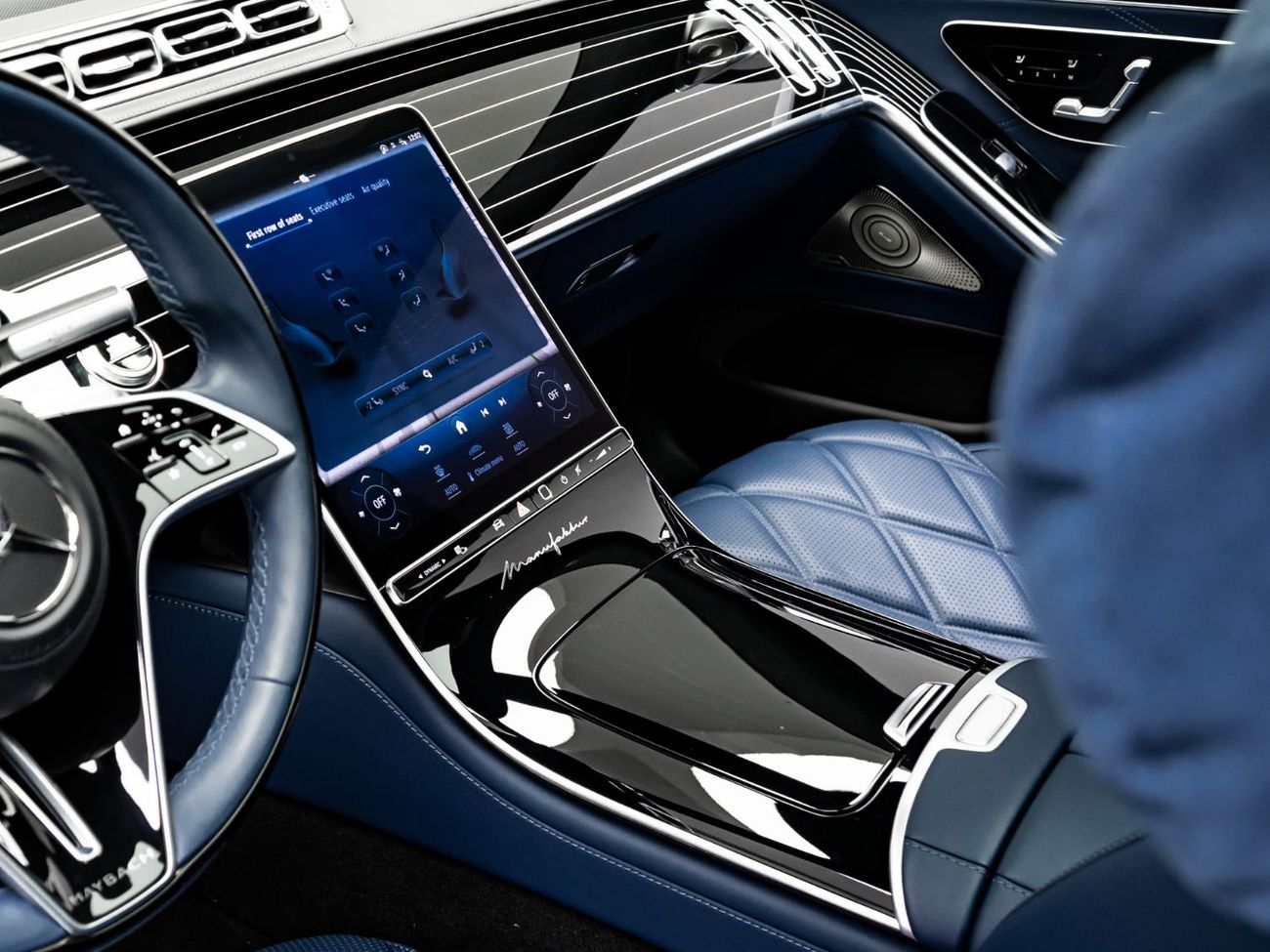 مرسيدس مايباخ S680 مايباخ 2024 Mercedes Maybach S680, 2028 Mercedes Warranty + Service Contract, Low KMs, GCC