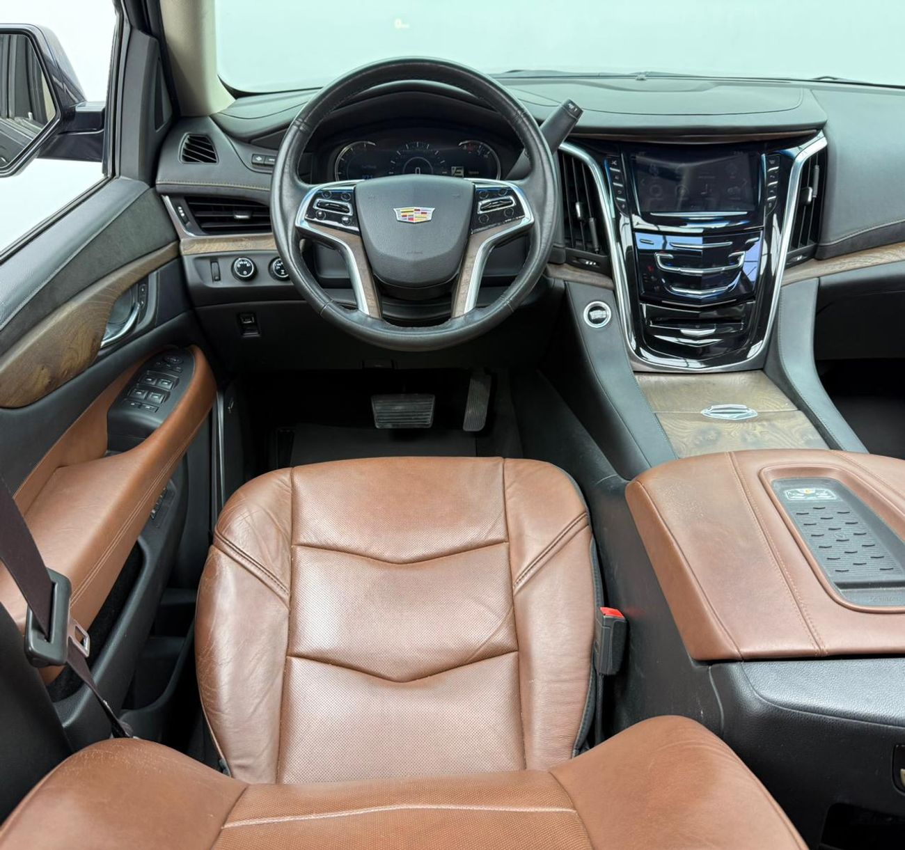 Cadillac Escalade 2016 Cadillac Escalade Premium Luxury, Full Service History, 8 Seater, Excellent Condition, GCC