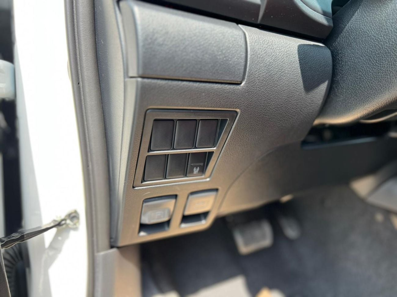 Toyota Hilux EXPORT ONLY - TOYOTA HILUX DLX 2.7L A/T