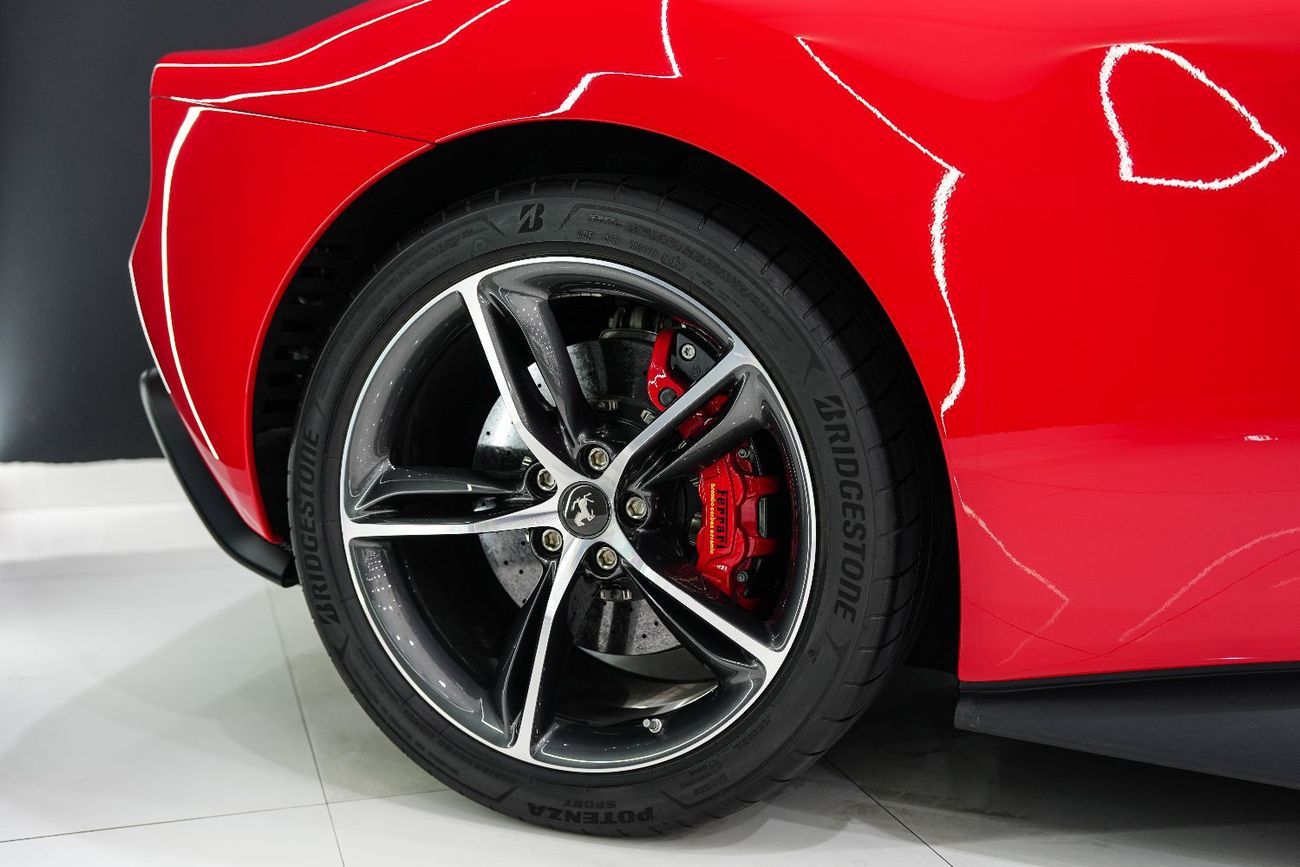 فيراري 296 GTB 3.0T V6 PHEV Carbon Fiber Interior, Passenger Display, Dealer Warranty + Service!!