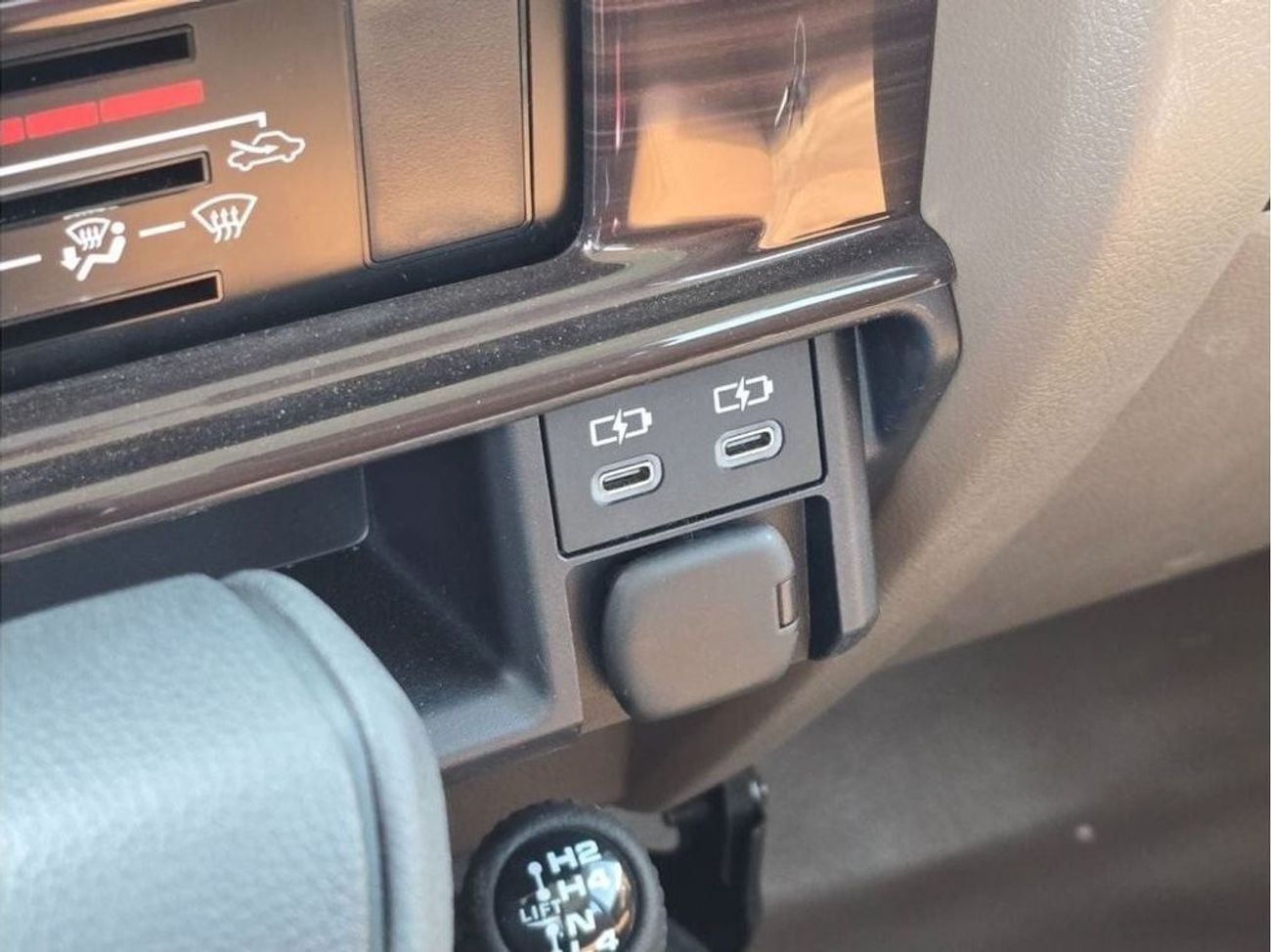 Toyota Land Cruiser Pick Up Toyota Land Cruiser Pickup  4.0L V6, Petrol, 4WD, Model 2024, Color White (Export Price)