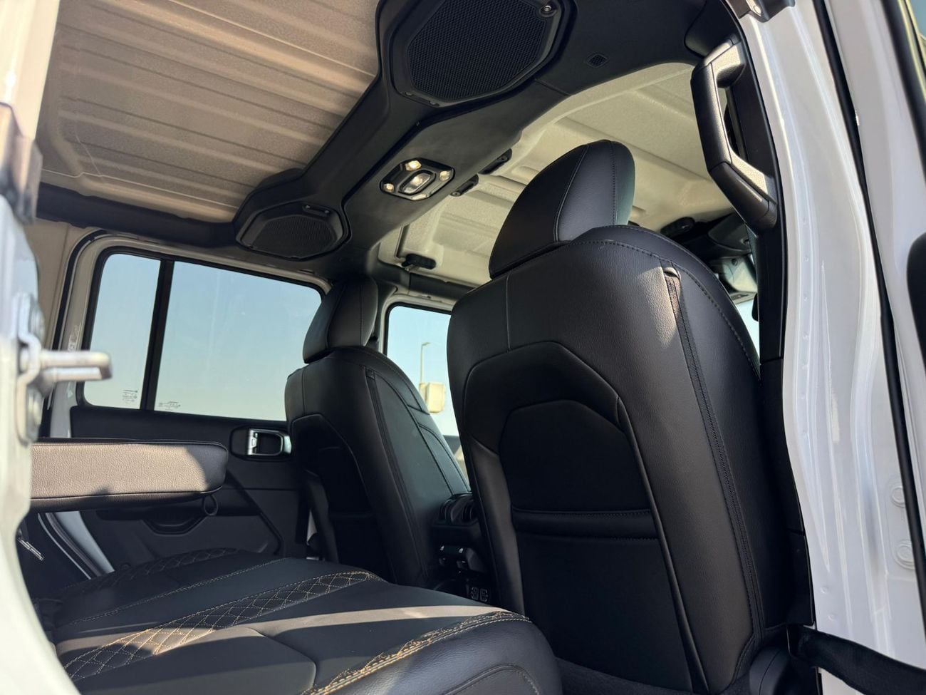 جيب رانجلر Wrangler 4XE 2.0L Turbo PHEV 2023 UAE Price @ 143,000 AED