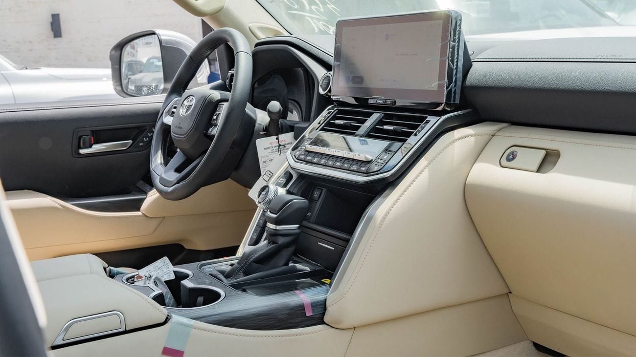 تويوتا لاند كروزر 2025 Toyota Land Cruiser 300 VXR 3.5L AT Petrol Twin Turbo (White-Beige)