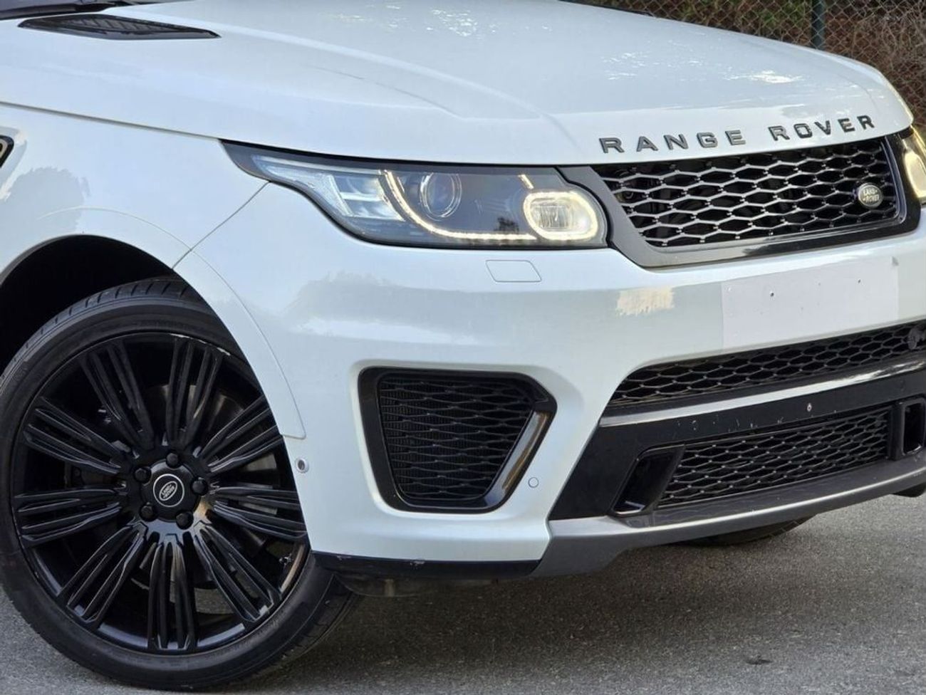 لاند روفر رينج روفر سبورت SVR 5.0L (575 HP) 4WD SPORT SVR 2016 GCC //FSH //ACCIDENTS FREE //ORIGINAL PAINT