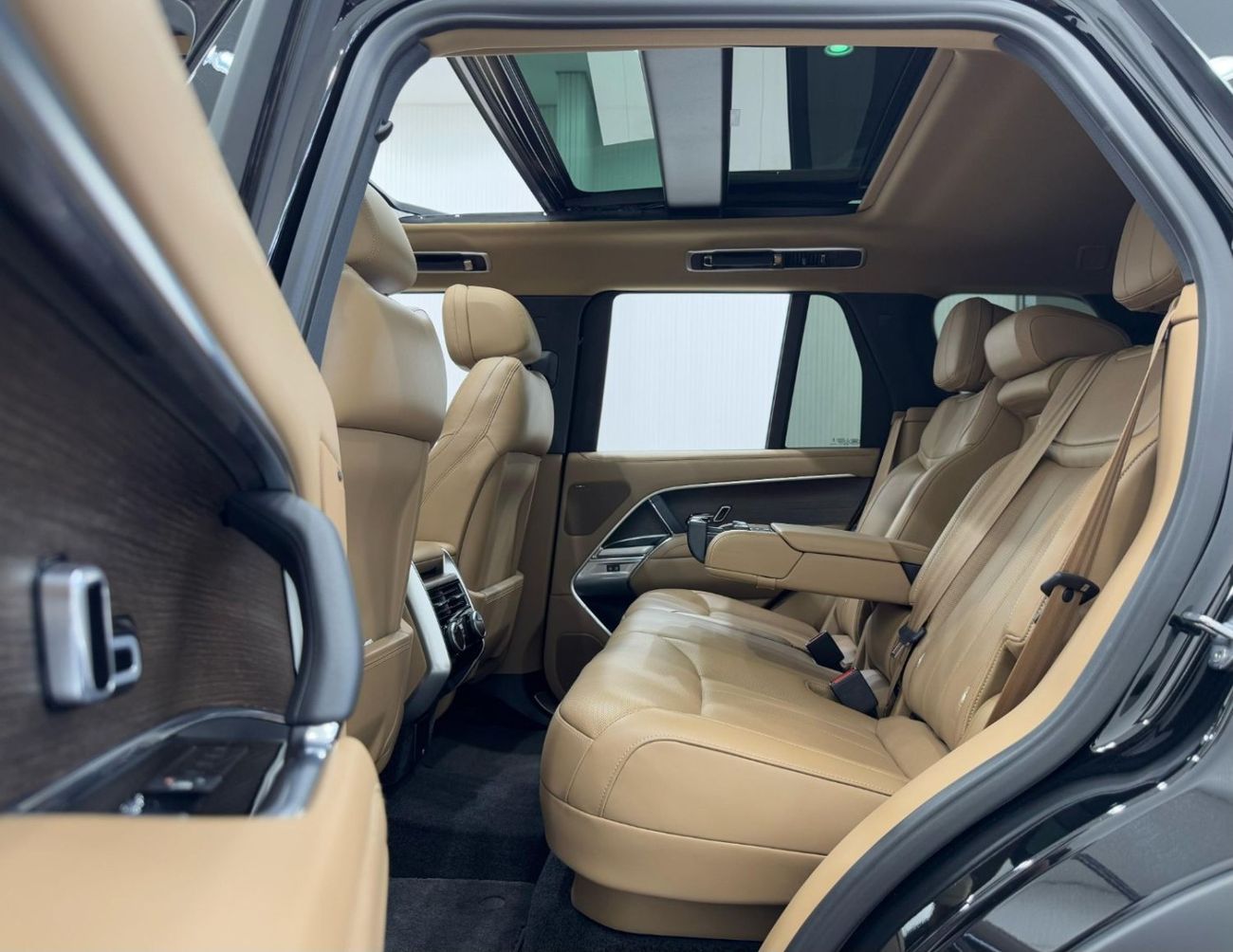 لاند روفر رينج روفر HSE P530 4.4L 2023 Range Rover Vogue HSE V8, May 2028 Agency Warranty, Full Service History, GCC