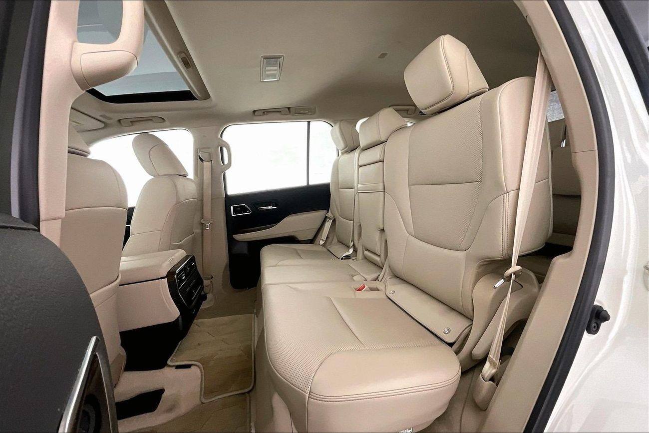 تويوتا لاند كروزر GXR | National Day Celebration | شامل الضمان | 0 ﺪﻔﻋﺓ ﺃﻮﻟﻯ