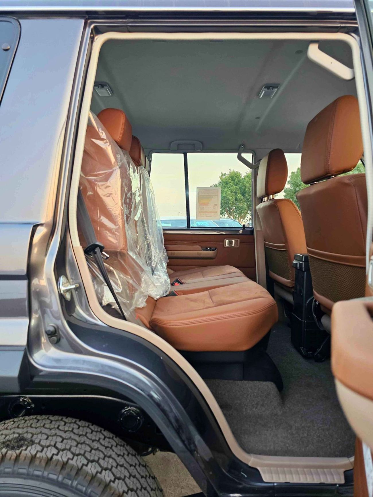 Toyota Land Cruiser 70 LX LC76 / 4.0L PETROL A/T / RADAR, DIFFLOCK, WINCH, SNORKEL, REFRIGERATOR / CODE # 76PAFR