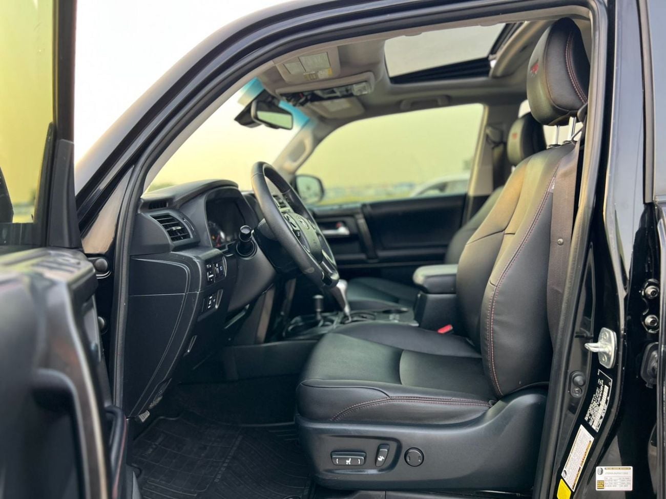 تويوتا فور رنر  2023 Toyota 4Runner Full Option 4.0L V6 - Rear Camera - AWD 4x4 - Sunroof - Leather Se