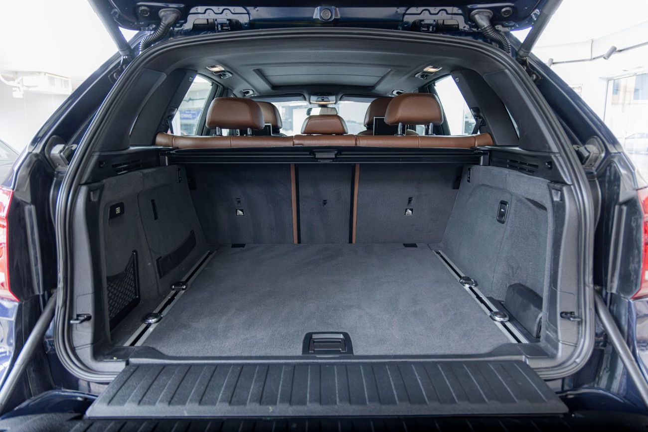 BMW X5 50i Luxury 4.4L (5 Seater)