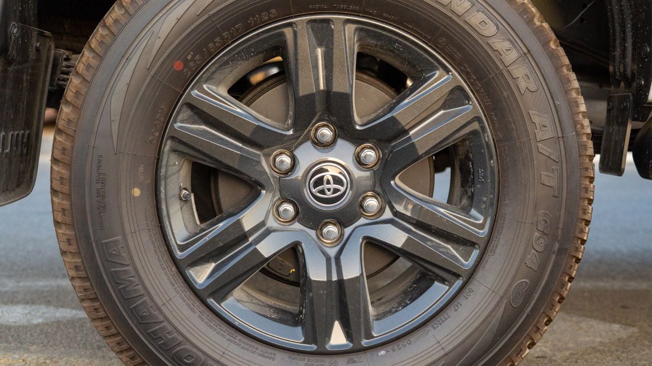 تويوتا هيلوكس SR5 DC 2.4L Diesel A/T 2025YM