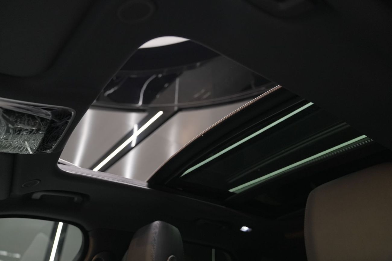 Land Rover Range Rover Velar RANGE ROVER VELAR 2.0L DYNAMIC SE 250PS + 10% FOR LOCAL