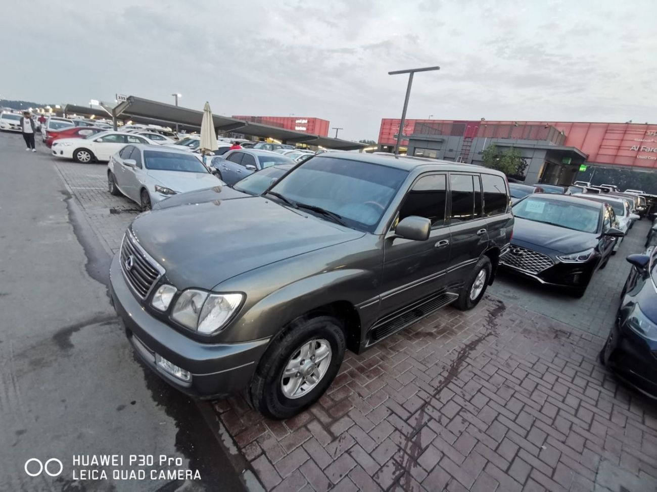 لكزس LX 470 In excellent condition and requires no expense