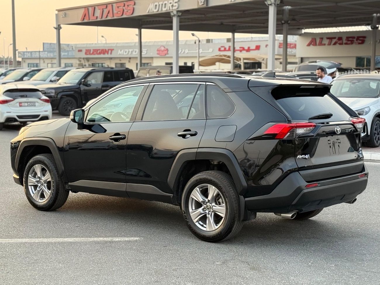 Toyota RAV4 XLE 4WD push start, leather seats 2022