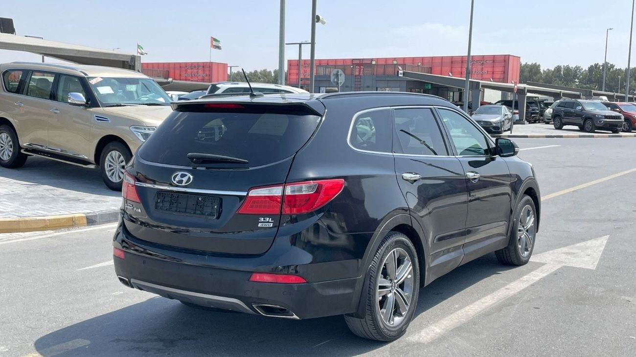 Hyundai Grand Santa Fe GLS Top 3.3L GCC Top 3.3L