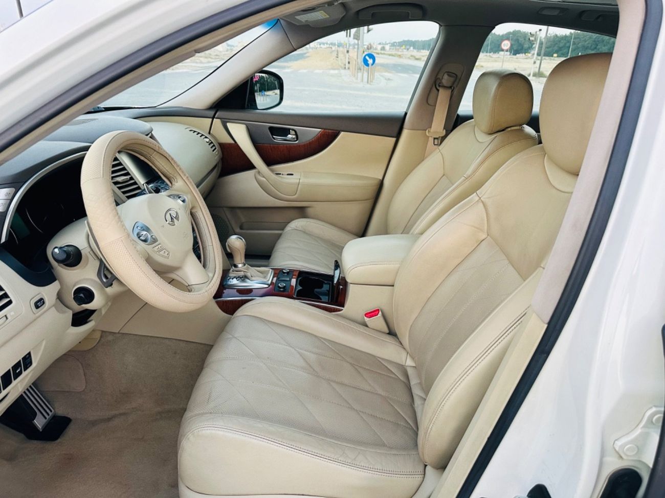 Infiniti QX70 MODEL 2017 GCC CAR PERFECT CONDITION INSIDE AND OUT SIDE FULL OPTION SUN ROOF LEATHER SEATS 5 camera