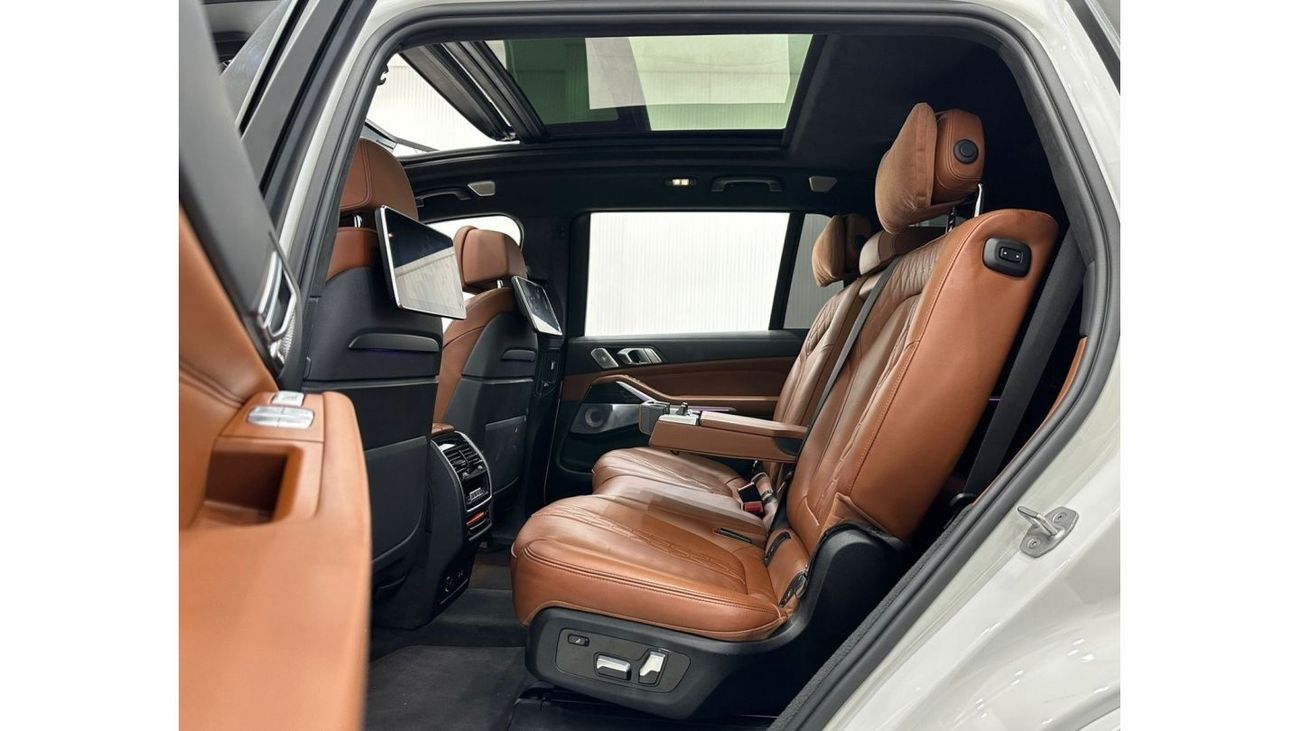 BMW X7 M50i 2022 BMW X7 xDrive50i M-Sport, Dec 2027 BMW Warranty + Service Pack, Full Options, Low Kms, GCC