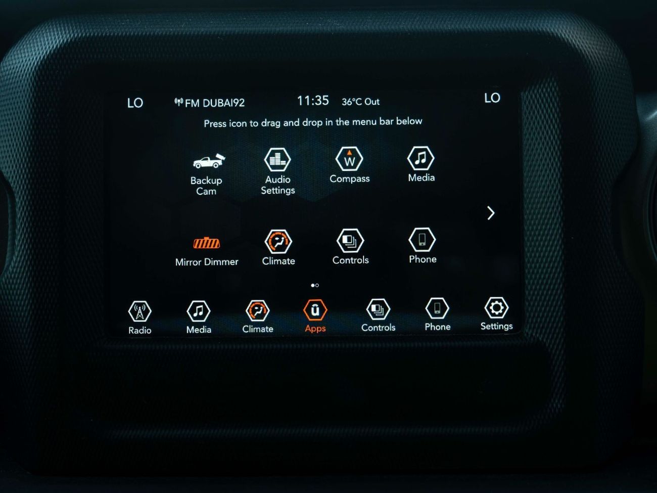 جيب جلادياتور AED 2,516 PM • GLADIATOR SPORT • ONLY 43,000 KM • OFFICIAL JEEP WARRANTY UNTIL 2027