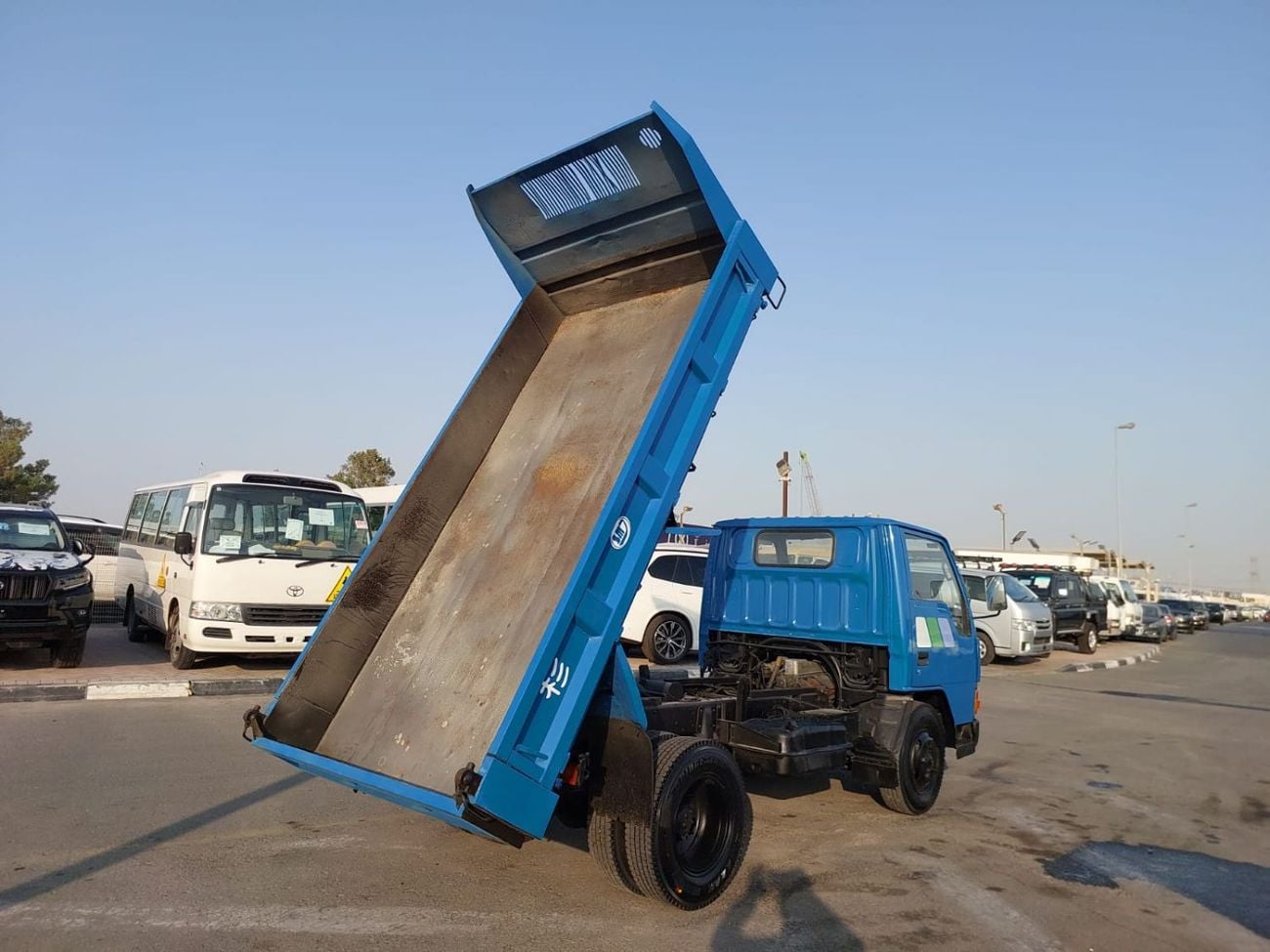 Mitsubishi Fuso Canter (RAMADAN OFFER) MITSUBISHI CANTER TRUCK RHD 1988 MODEL 8.4 L DIESEL MANUAL(PM427337)