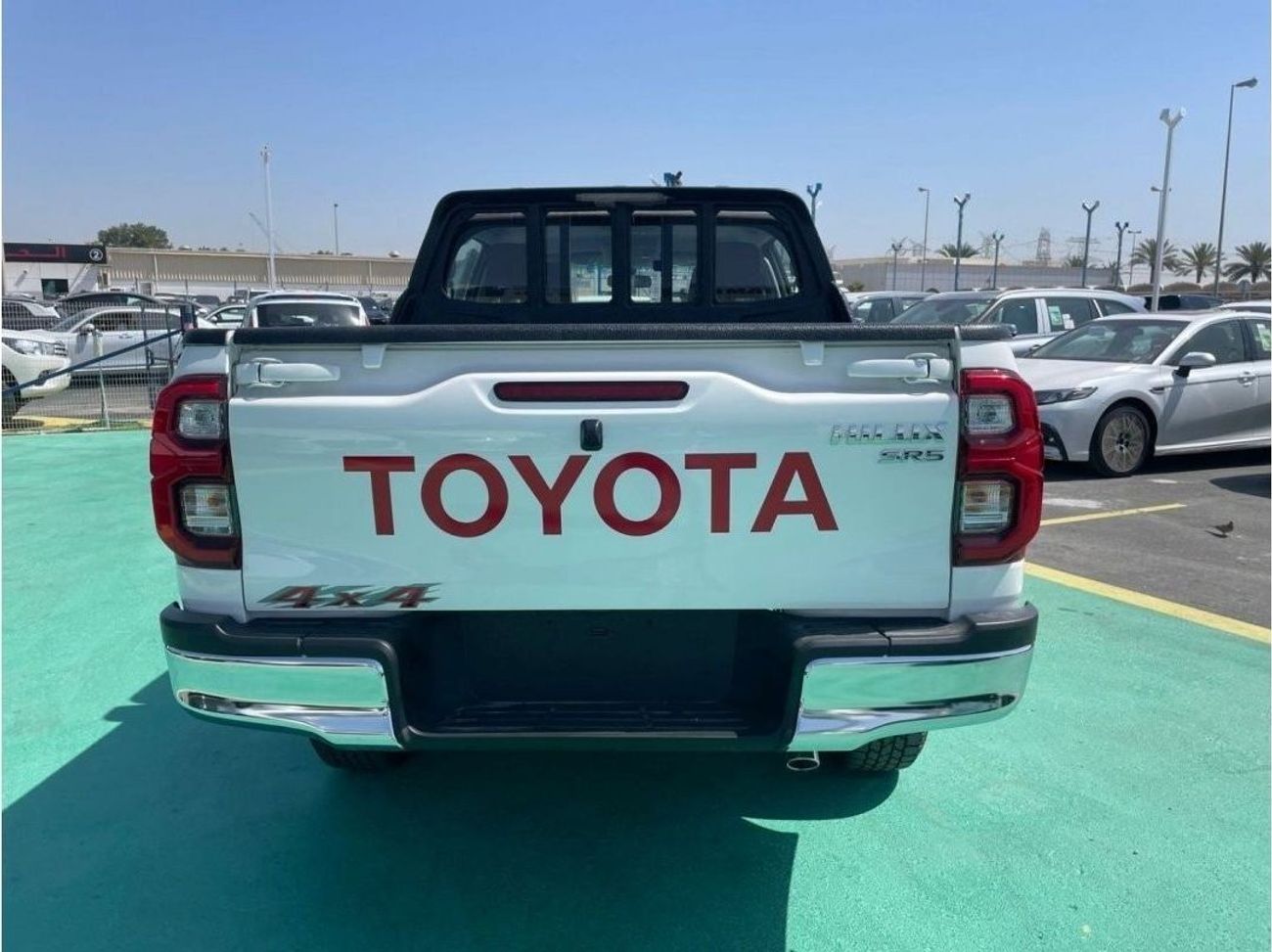 Toyota Hilux 2024 TOYOTA HILUX 2.7L petrol  automatic  4x4 full option   with bush start