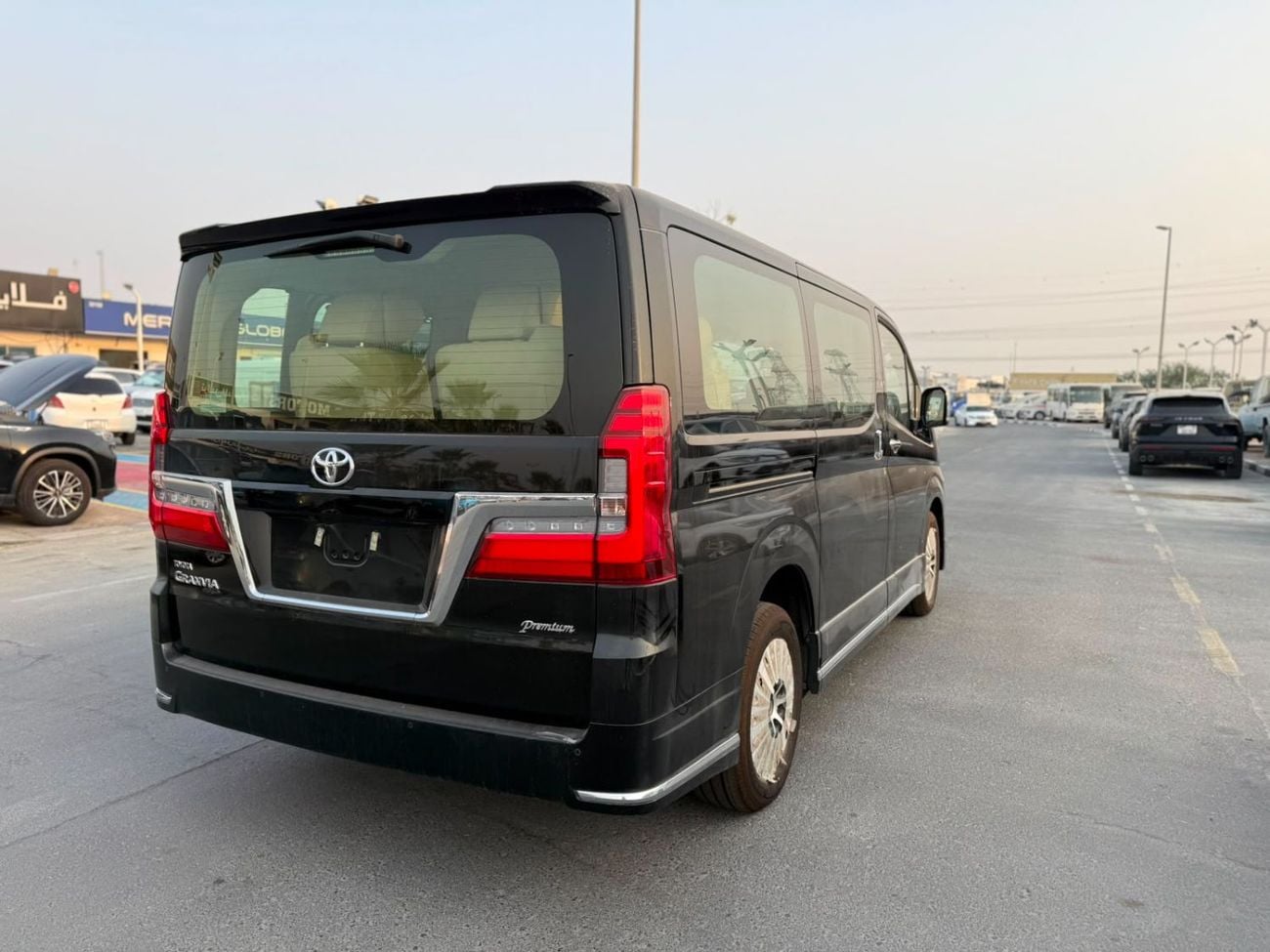Toyota Granvia PREMIUM