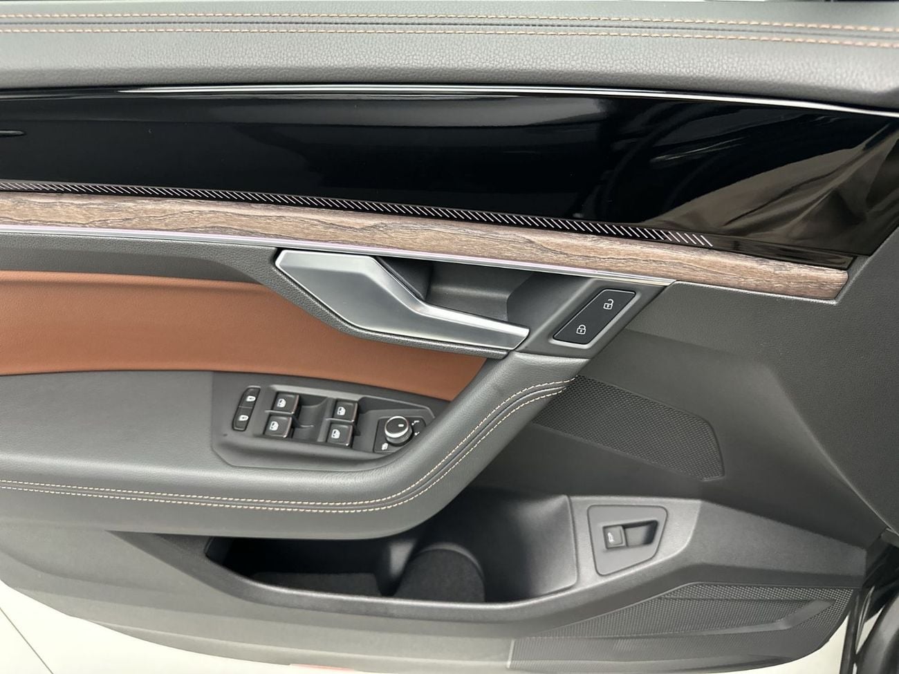 فولكس واجن طوارق ELEGANCE | Premium V6 Performance & Smart Tech | VW Certified | GCC Specs
