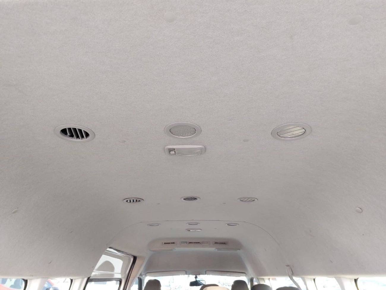 تويوتا هاياس TOYOTA HIACE COMMUTER VAN RHD 2019 MODEL 3.0 L DIESEL AUTOMATIC(PM39520)