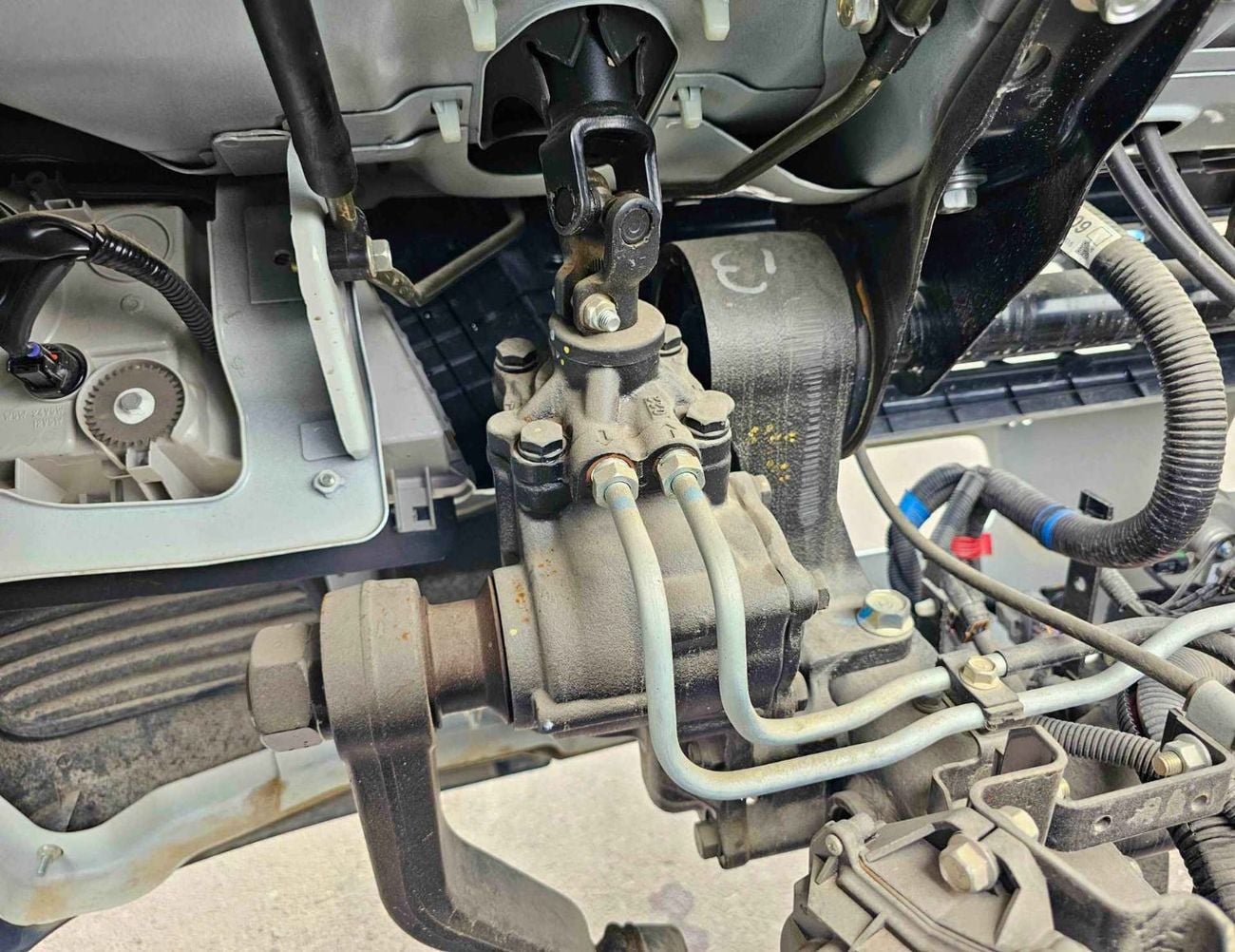 Mitsubishi Fuso Canter CARGO Z87 WITH ABS / 170L 2 TANKS / 4.2T DIESEL V6 M/T (CODE # CMCAR)