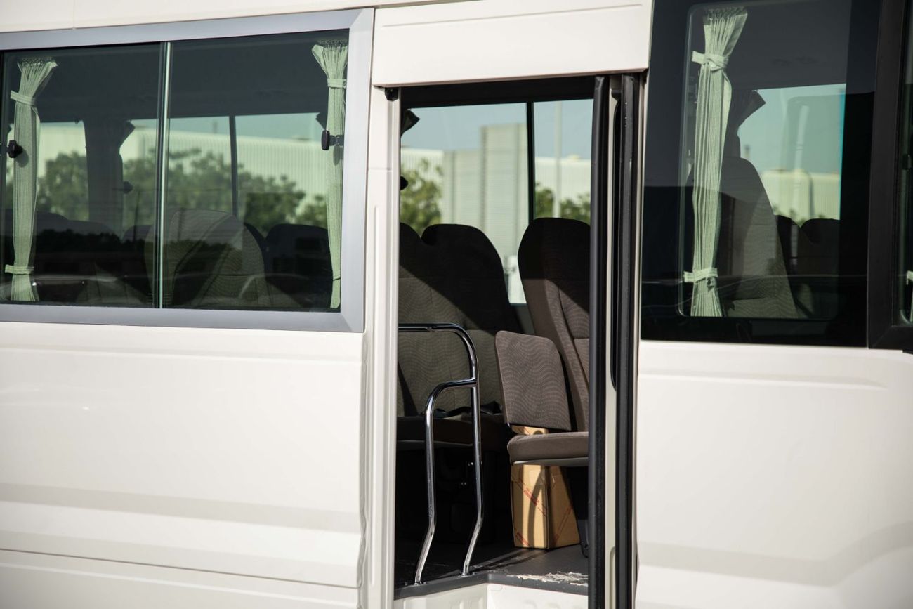 تويوتا كوستر 30 Seater 4.0L - White Inside Grey | Export Only
