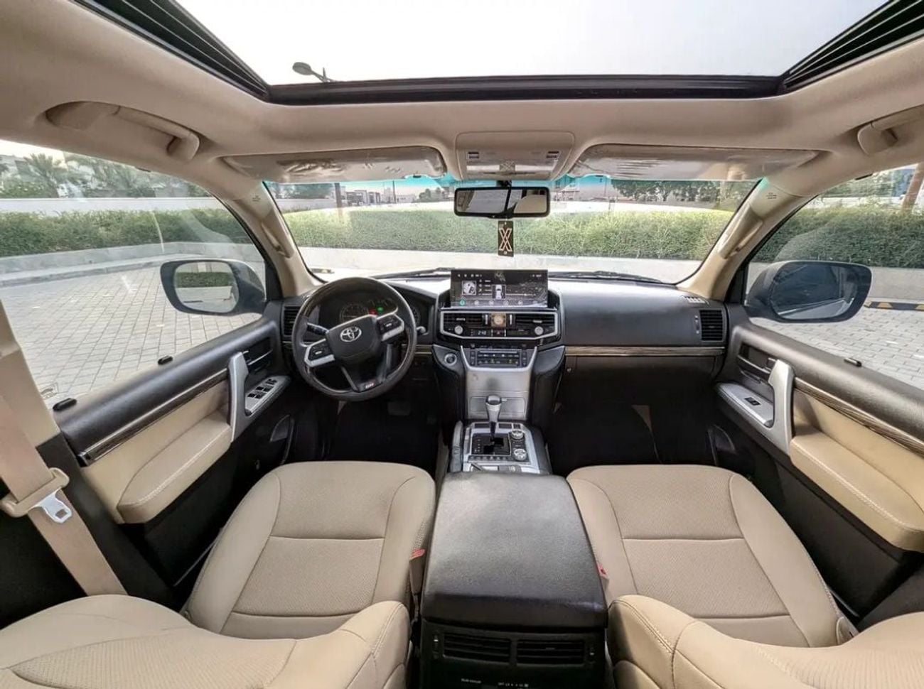 تويوتا لاند كروزر Toyota landcruise 2011model Facelifted 2025 GXR 4.0L v8 petrol Engine Colour Gold push start Transmi