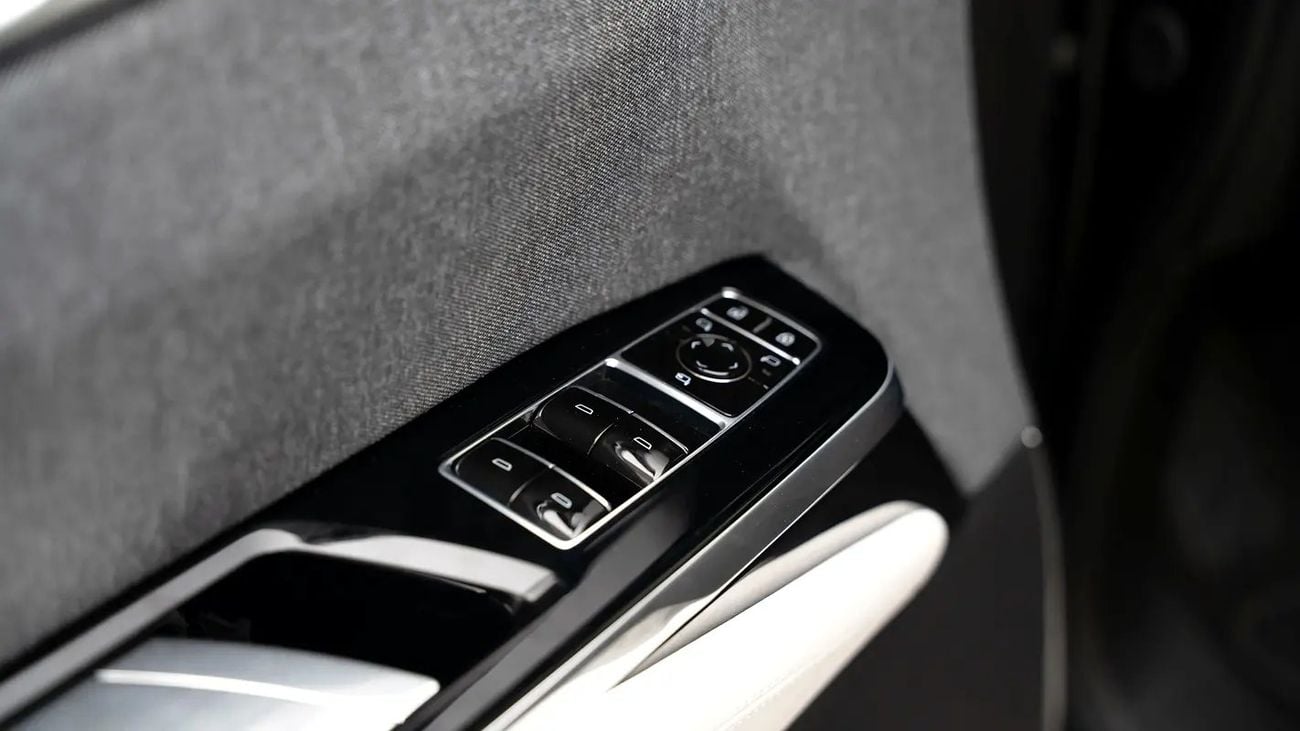 Cadillac Escalade Sport Platinum 6.2L 4WD 600 SPORT PLATINUM WITH WARRANTY AND SERVICE CONTRACT