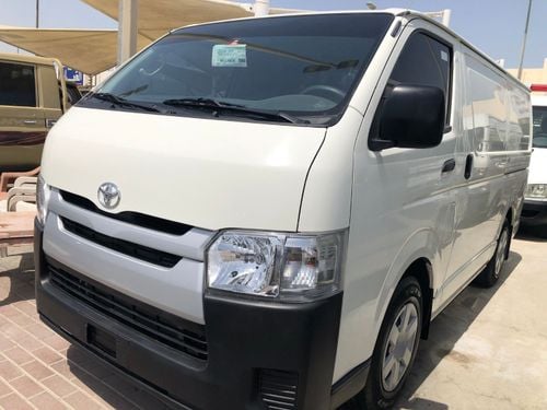 تويوتا هاياس Toyota Hiace van 2017. Free of accident with low mileage. only done 25000 km