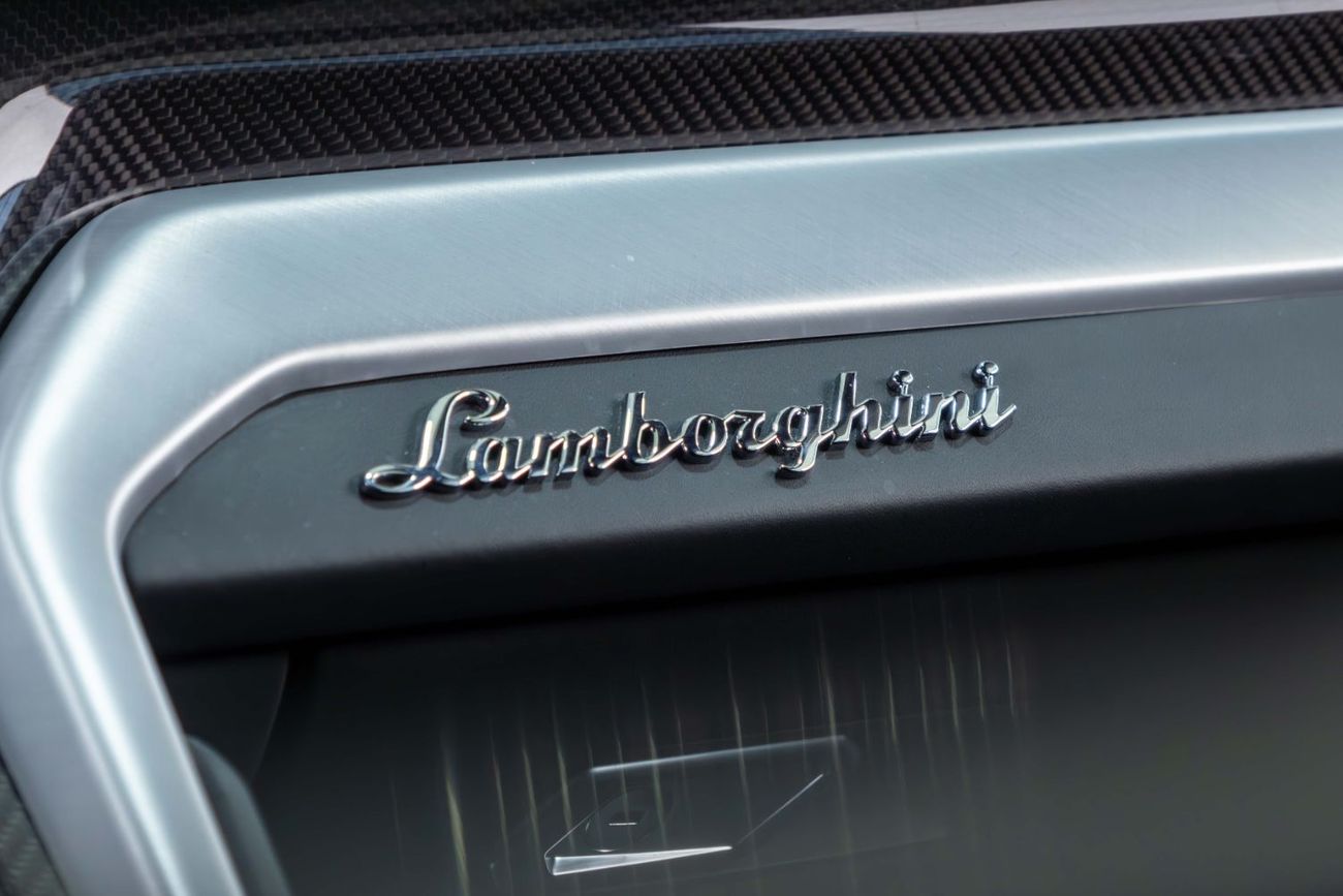 Lamborghini Urus STD 4.0T V8 Full Service History-Carbon Fiber Exterior And Interior Trim