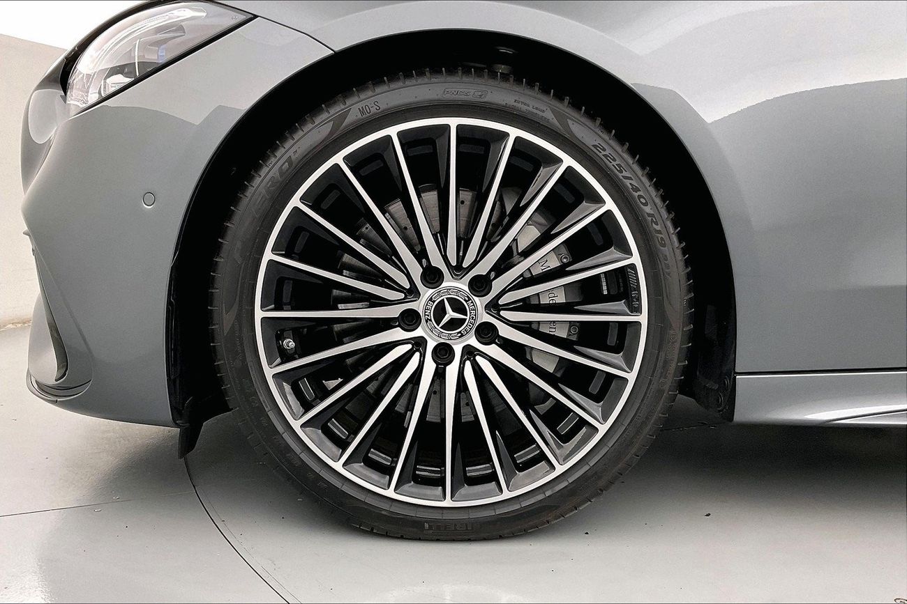 مرسيدس بنز C 200 Premium + (AMG Line) | سنة ضمان مجانية | خالية من أضرار الفيضانات