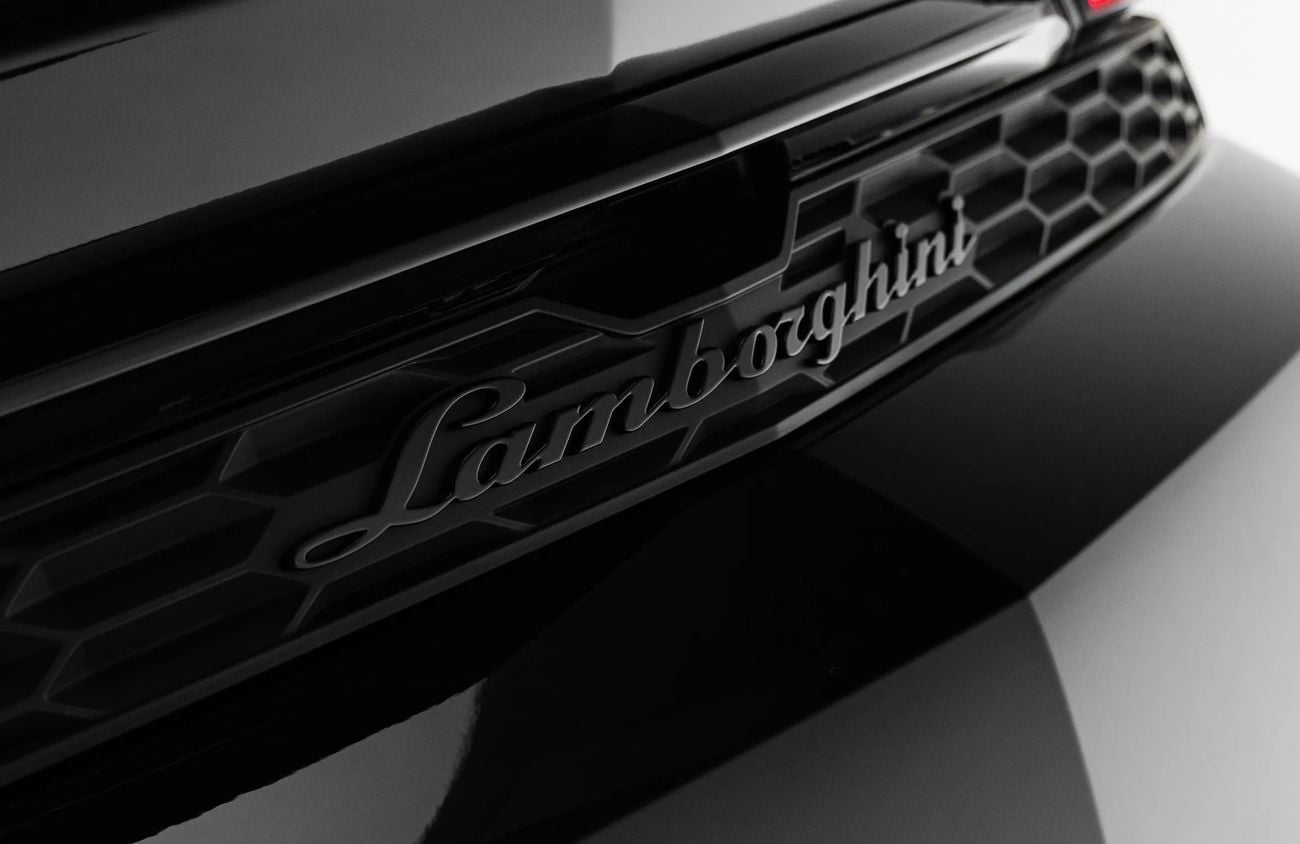 لامبورغيني اوروس 4.0L V-8 Twin-Turbocharged Engine + eMotor