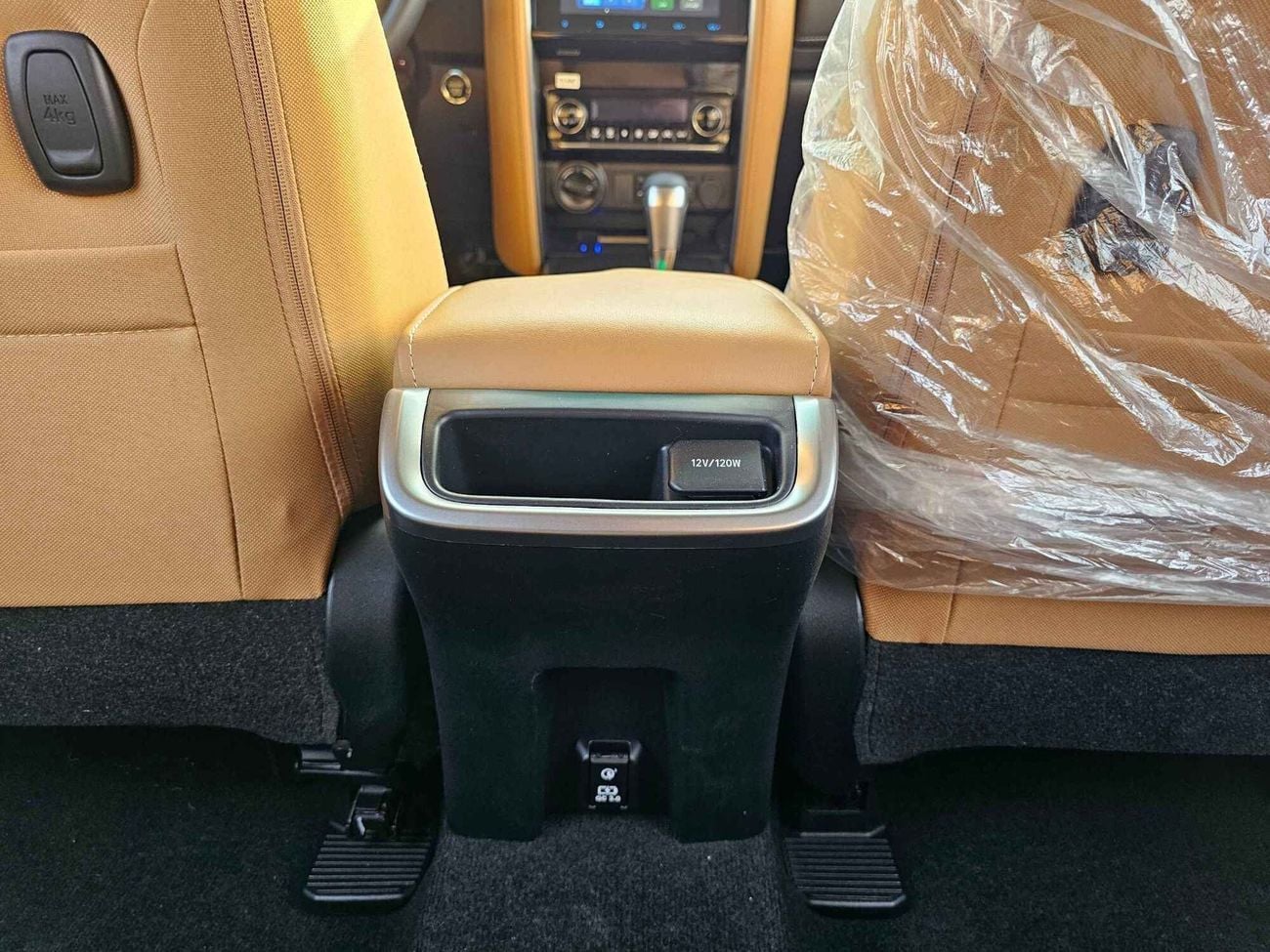 تويوتا فورتونر 4.0L V6 PETROL / 8 SCREEN + CAMERA / REMOTE KEY / REAR A/C (CODE # FP40VXB)