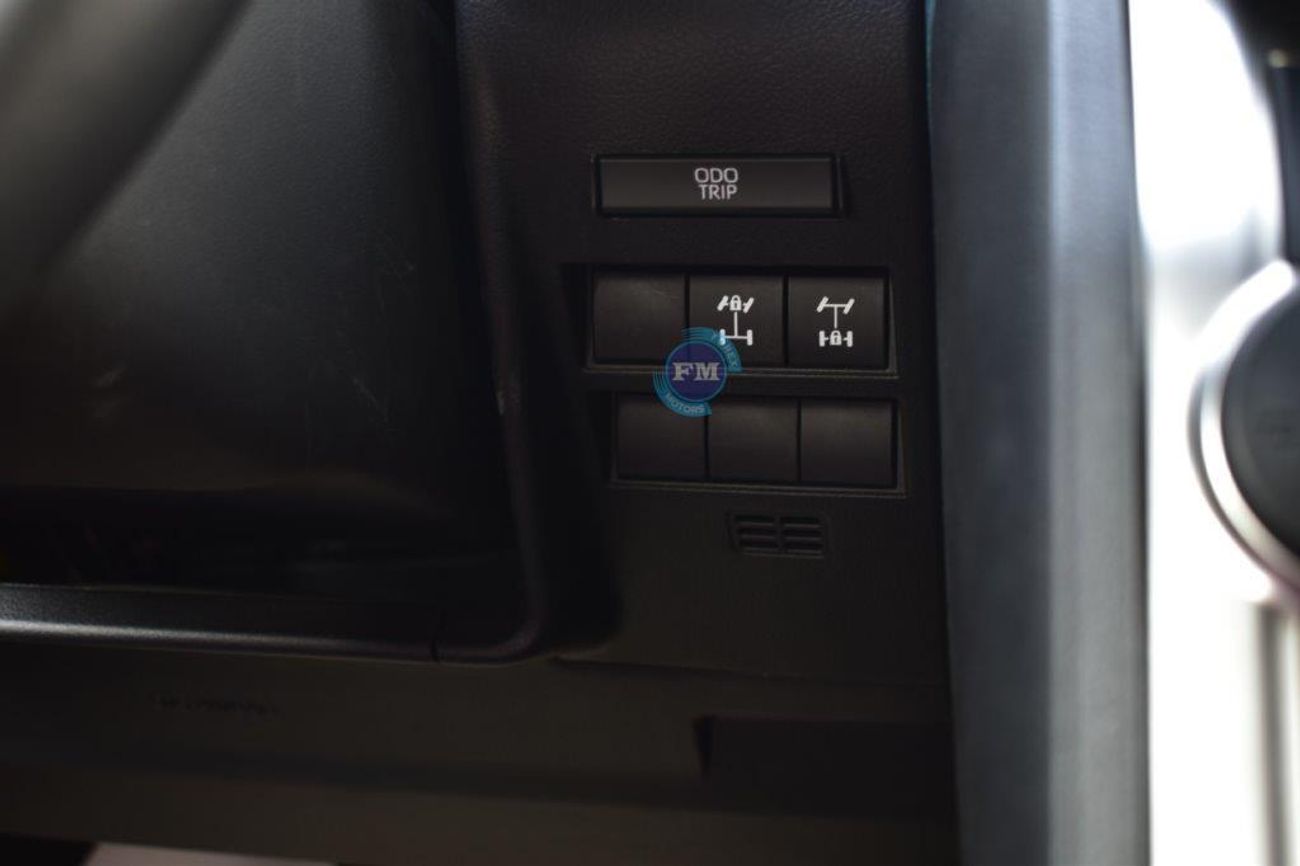 تويوتا لاند كروزر 300 GR Sport V6 4.0L Petrol Automatic